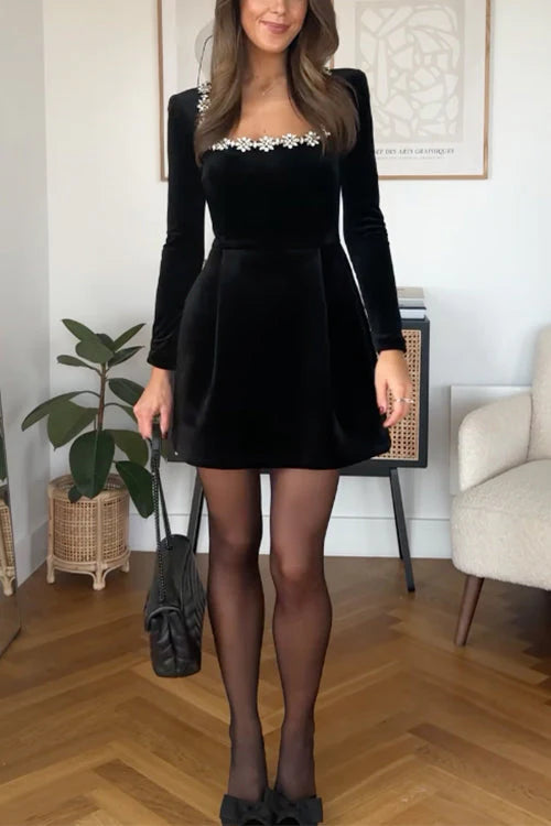 Valentina | Elegantes Samtkleid mit einem schicken quadratischen Ausschnitt