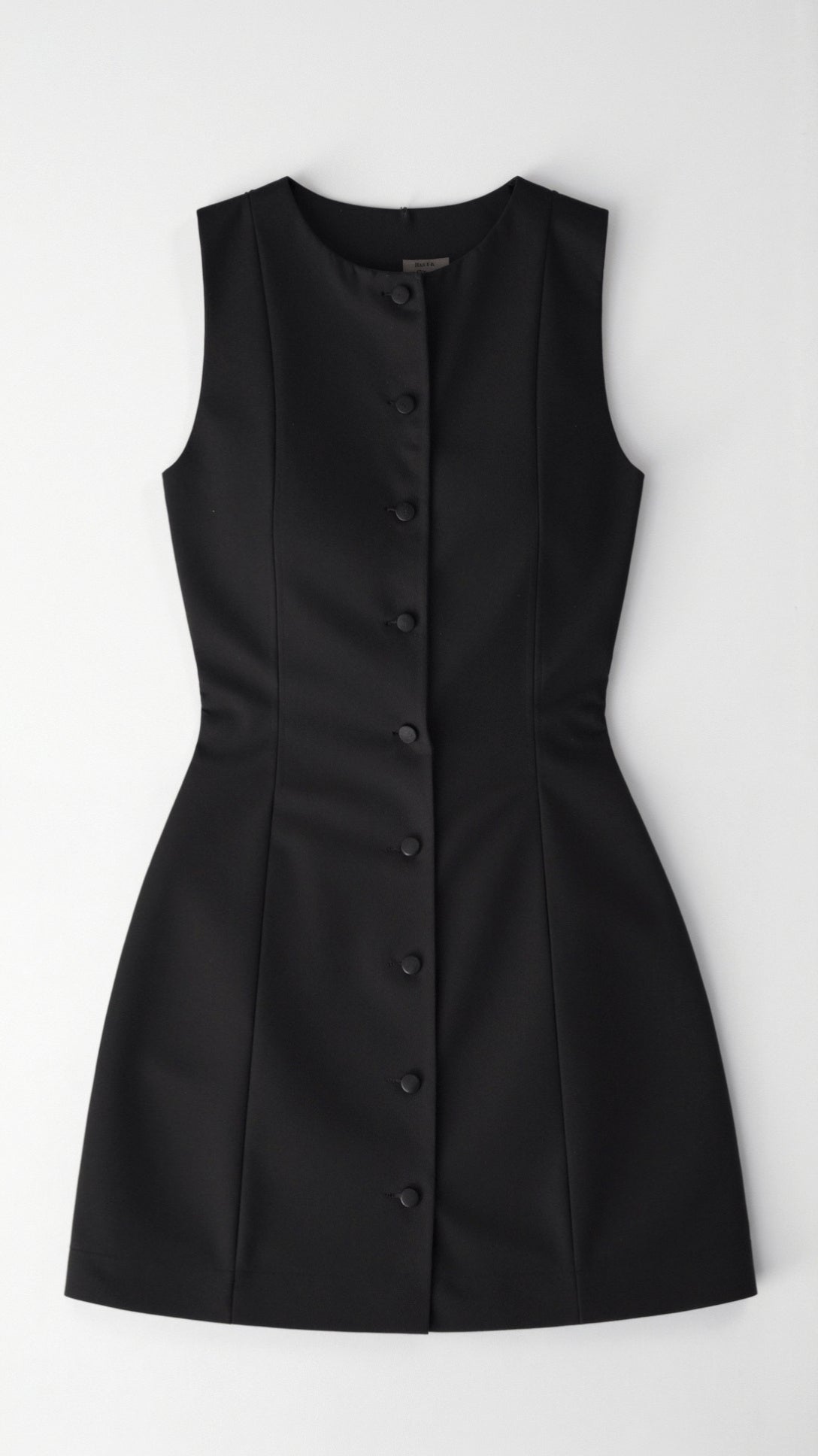 Elvaris | Strukturiertes ärmelloses Minikleid mit klarer Linie